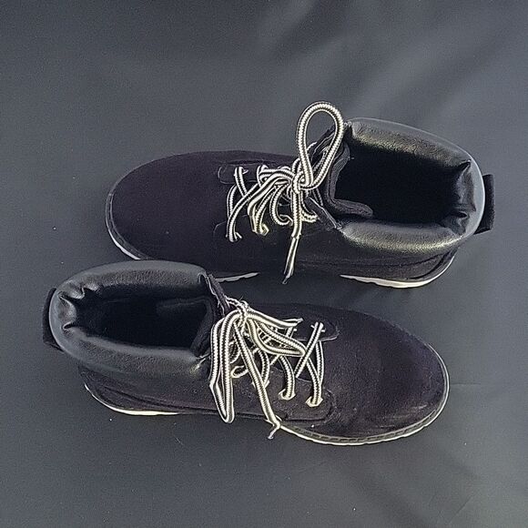 CHARLOTTE RUSSE ROUND TOE LACE-UP CLOSURE WOMEN"S BOOT - Picture 7 of 16